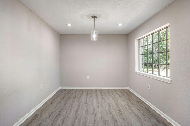 1702 Athens Dr in New Caney, TX - Building Photo - Building Photo