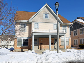 Townhomes at Carver Park in Milwaukee, WI - Building Photo - Building Photo