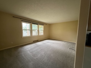 221 S Thomas St in Fremont, NE - Building Photo - Building Photo