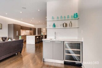 880 N Milwaukee Ave in Chicago, IL - Building Photo - Building Photo
