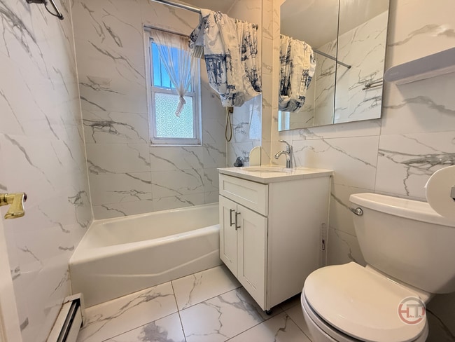 2889 E 195th St in Bronx, NY - Building Photo - Building Photo