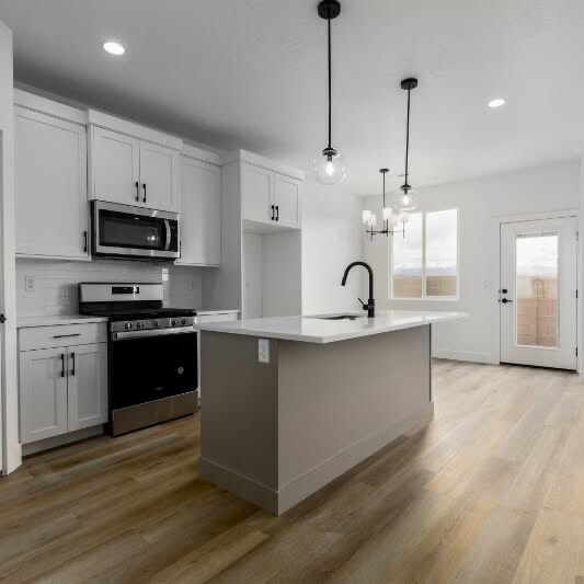 2054 380 S in Hurricane, UT - Building Photo