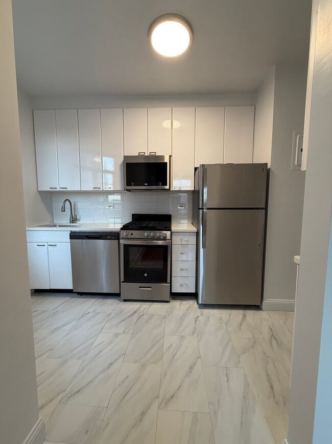 1-50 Greenway Terrace in Queens, NY - Foto de edificio - Building Photo