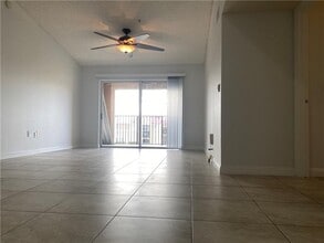 2081 Renaissance Blvd in Miramar, FL - Building Photo - Building Photo