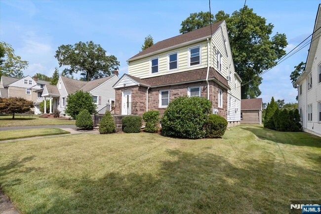 331 Gilbert St in Ridgewood, NJ - Building Photo - Building Photo