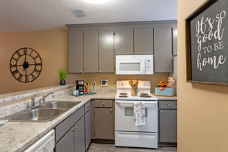 The Gates - Student Housing in Valdosta, GA - Building Photo - Interior Photo