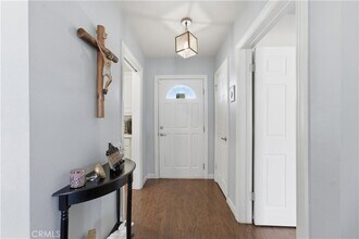 855 N 3rd Ave in Upland, CA - Foto de edificio - Building Photo