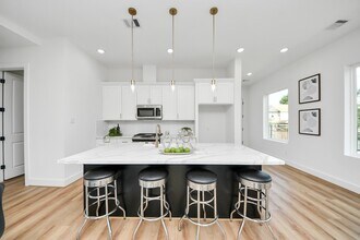 2434 Harrington St in Houston, TX - Building Photo - Building Photo