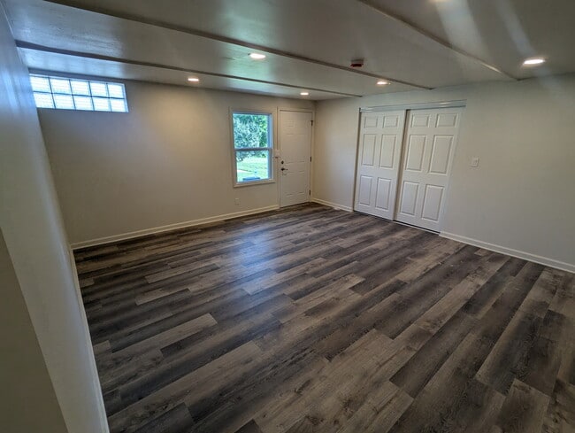 property at 4014 S Beaumont Ave