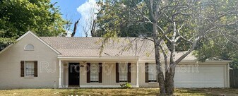 3086 Estes St in Memphis, TN - Building Photo