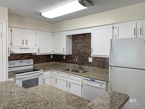 5608 Cottage Hill Rd in Mobile, AL - Building Photo - Building Photo