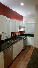 1676 N Astor St, Unit First Floor in Milwaukee, WI - Building Photo - Building Photo
