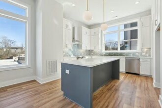 107 E 9th St in Columbia, TN - Foto de edificio - Building Photo