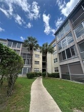 1800 SW 81st Ave in North Lauderdale, FL - Foto de edificio - Building Photo