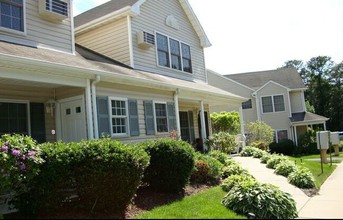 Woodbridge at Hampton Bays Apartments in Hampton Bays, NY - Building Photo - Building Photo