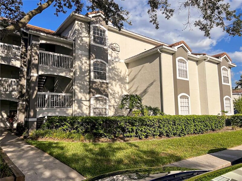 14025 Fairway Island Dr in Orlando, FL - Building Photo
