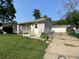3828 79th St in Urbandale, IA - Building Photo