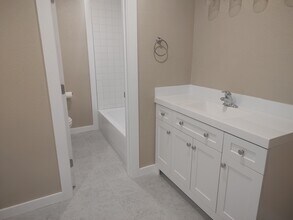 113 NW Main St, Unit 1 in Ennis, TX - Foto de edificio - Building Photo