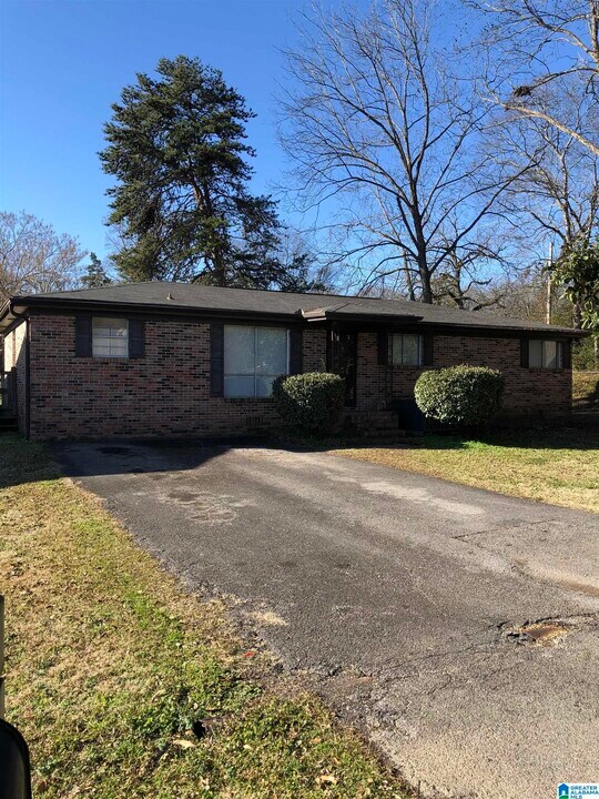 7701 Michael Cir in Leeds, AL - Building Photo