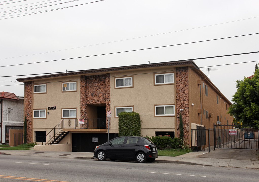 Vanowen Apartments in Van Nuys, CA - Foto de edificio