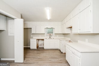 188 Bridgewood Dr SE in Conyers, GA - Building Photo - Building Photo