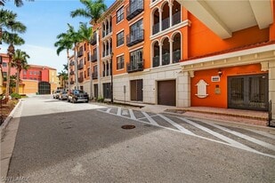 8010 Via Sardinia St in Estero, FL - Building Photo