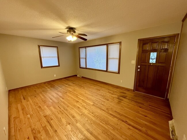 2285 Highview Dr in Marion, IA - Foto de edificio - Building Photo