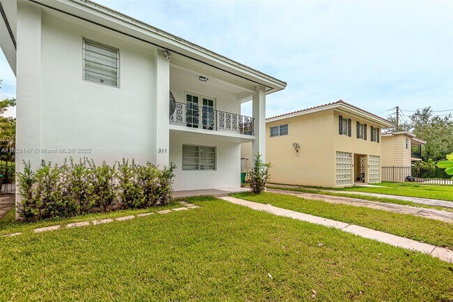 309 Bird Rd in Coral Gables, FL - Building Photo - Building Photo