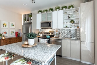 1989 Main in Kansas City, MO - Building Photo - Interior Photo