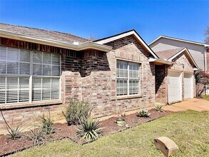 201 Yosemite Dr in Mansfield, TX - Foto de edificio - Building Photo