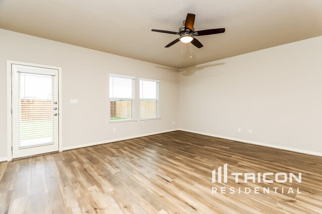 13650 Paxton Blvd in Saint Hedwig, TX - Building Photo - Building Photo
