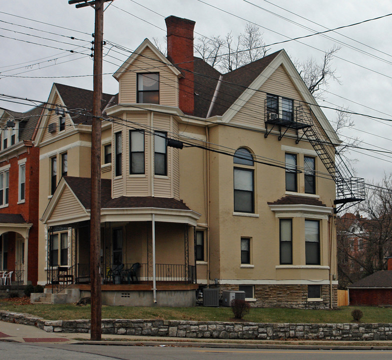 2671 Bellevue Ave in Cincinnati, OH - Building Photo