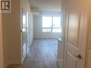 3270 Sheppard Ave E in Toronto, ON - Building Photo - Building Photo