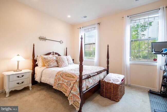 22567 Naugatuck Square in Ashburn, VA - Building Photo - Building Photo