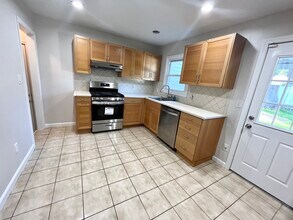 37-05-05 Van Duren Ave in Fair Lawn, NJ - Building Photo - Building Photo