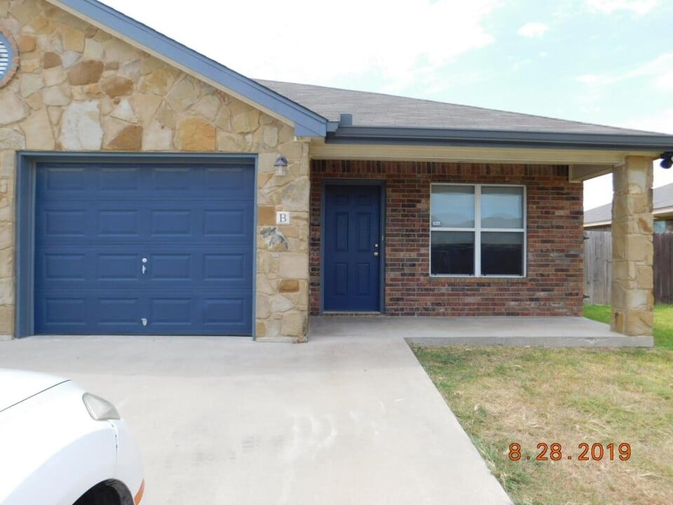 1202 Cavalry Ln in Killeen, TX - Building Photo