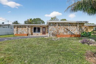 2521 NW 72nd Ave in Sunrise, FL - Building Photo