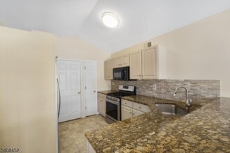 12 Woodmont Dr in Randolph, NJ - Building Photo - Building Photo