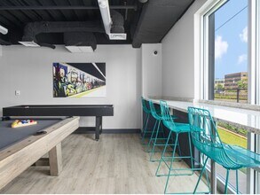 75 Braintree St in Boston, MA - Foto de edificio - Building Photo