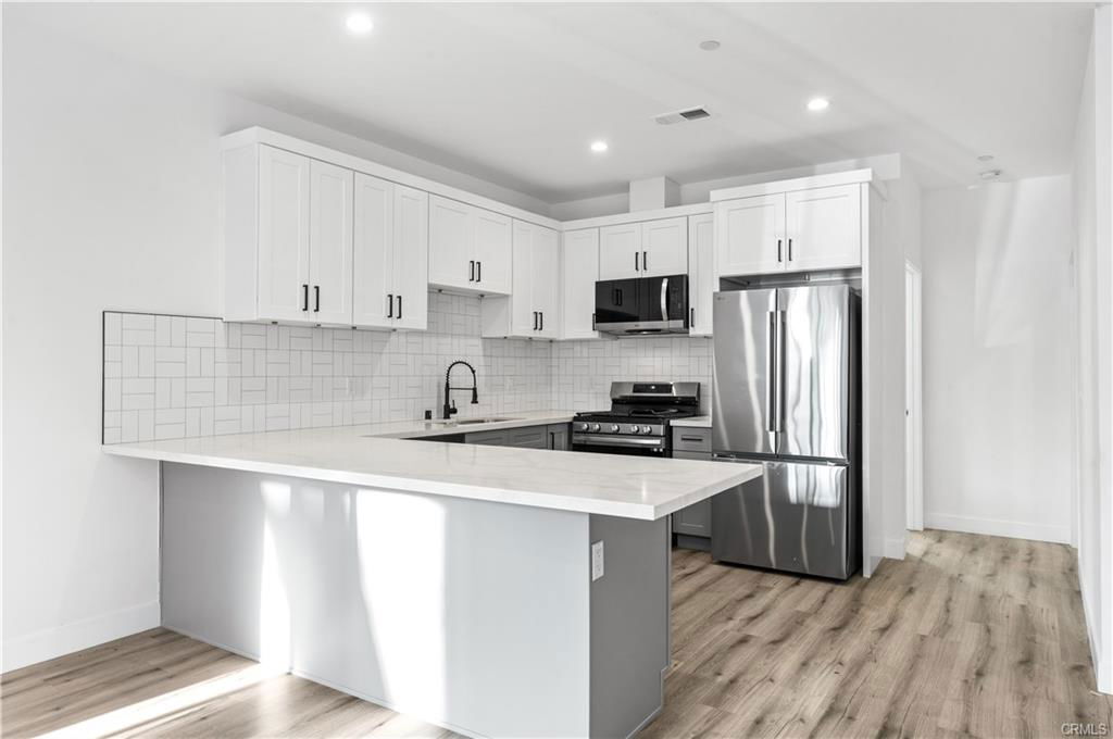 10857 Morrison St in Los Angeles, CA - Building Photo