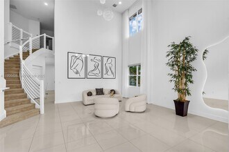 15540 NW 88th Ave in Miami Lakes, FL - Building Photo - Building Photo