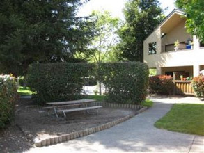 2150 Meadowbrook Ct in Santa Rosa, CA - Building Photo - Building Photo