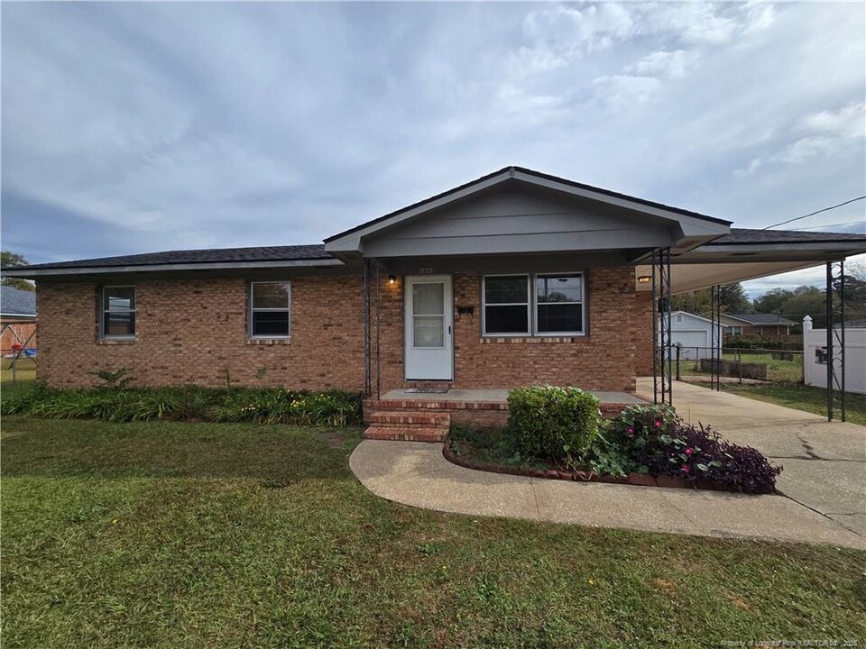 1305 Berkshire Rd in Fayetteville, NC - Building Photo