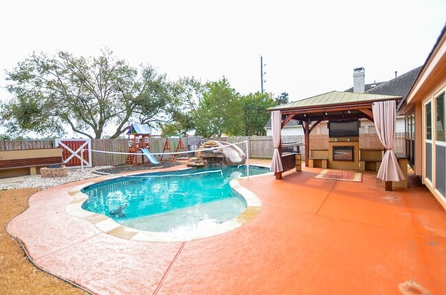 property at 2811 Willow Fork Dr