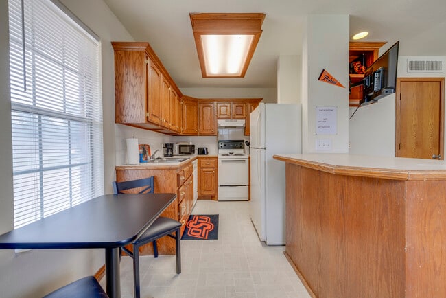 Wellsprings Studio Apartments in Stillwater, OK - Foto de edificio - Building Photo