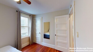 30 Roseclair St in Boston, MA - Foto de edificio - Building Photo