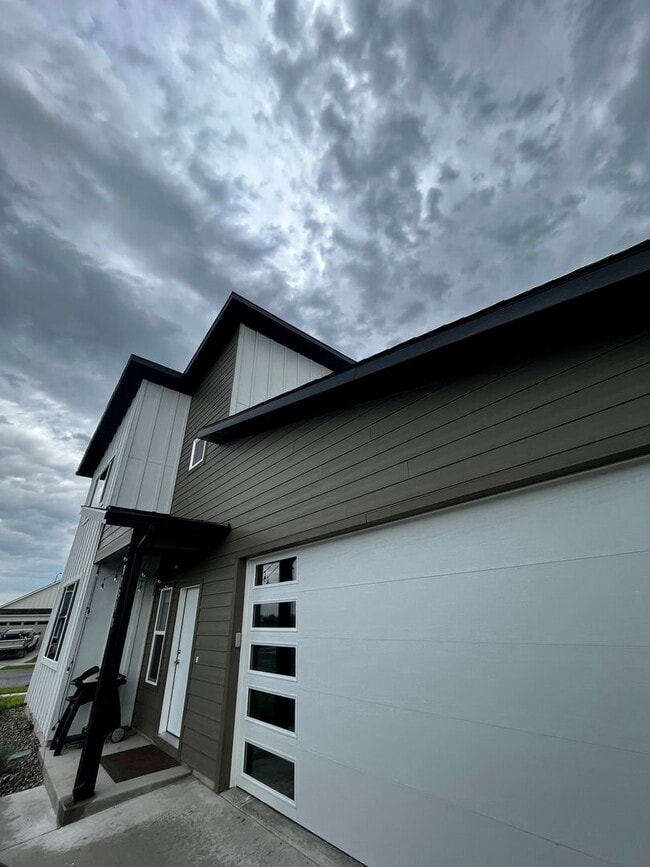 property at 1184 Samantha Ln