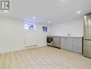 129 Curzon St in Toronto, ON - Building Photo - Building Photo