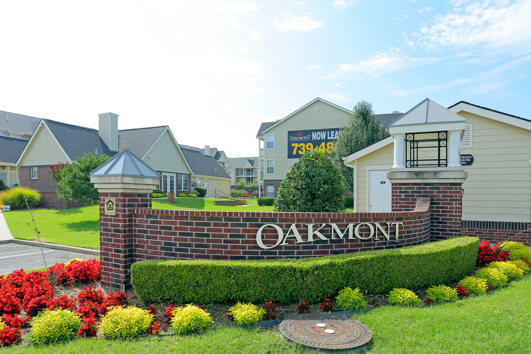 Oakmont Apartment Homes in Catoosa, OK - Building Photo