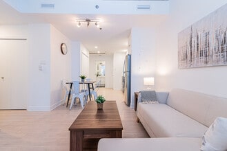 13 Rue Saint-Urbain in Montréal, QC - Building Photo - Building Photo